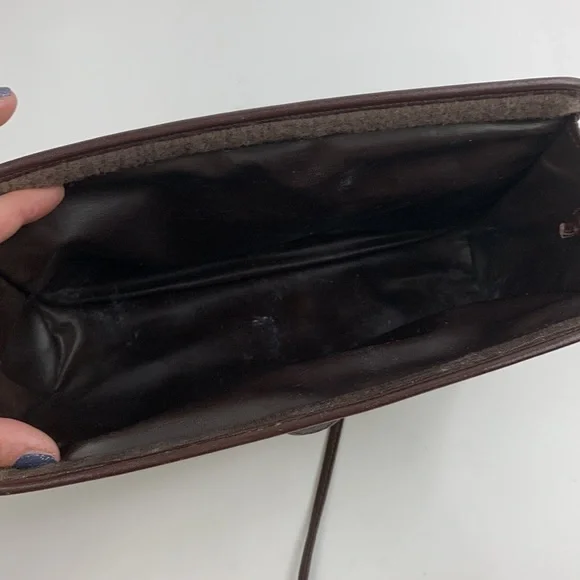 Burberry Ltd Ed Vintage "Shelter Under A Burberrys" Crossbody bag Fabric leather - Picture 11 of 17